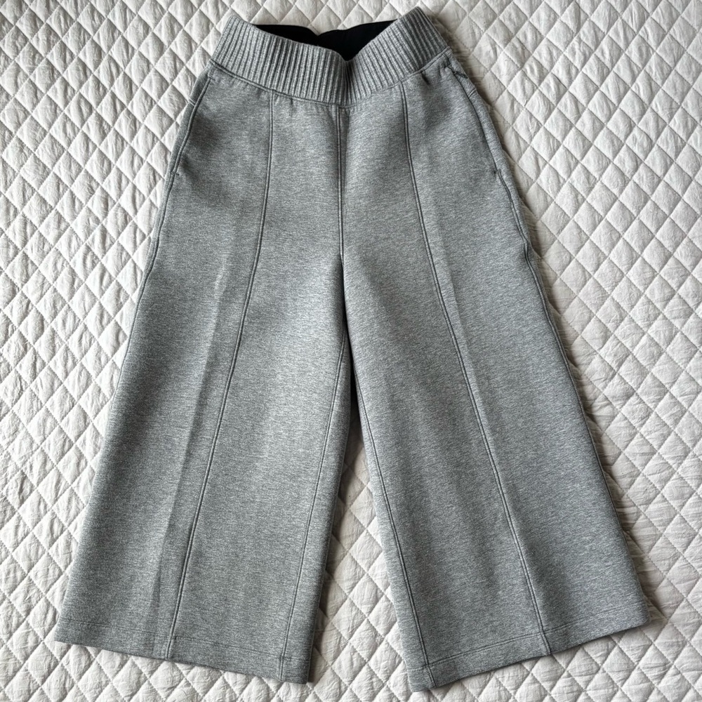 Lululemon Athletica New Form Cropped Pants - Picture 5 of 10
